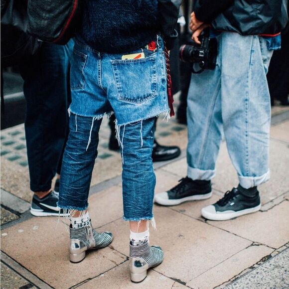 PAIGE Daryn Distressed Denim Shorts sz 28 Spring Break Vacation Beach Coastal - Picture 15 of 15